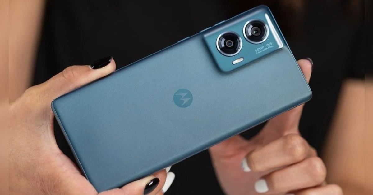 Todos buscan este Motorola por su diseño en CUERO, su pantalla curva POLED y su carga rápida en minutos