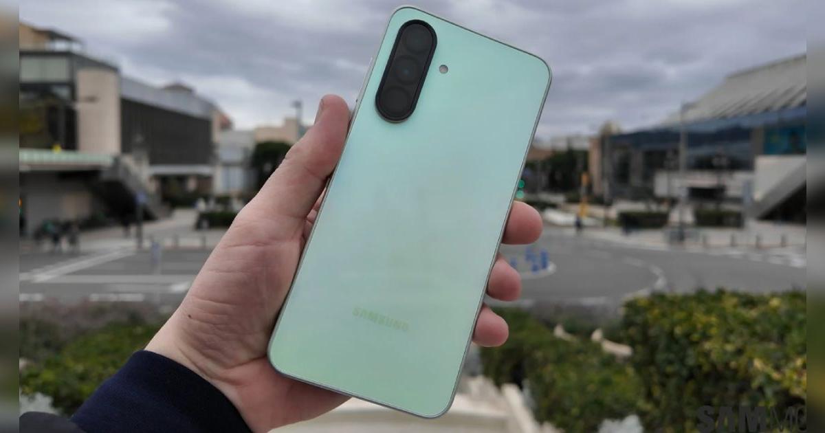 No gastes en el iPhone 16 para tener IA, buena pantalla y gran funcionamiento: este Samsung barato lo tiene todo y más