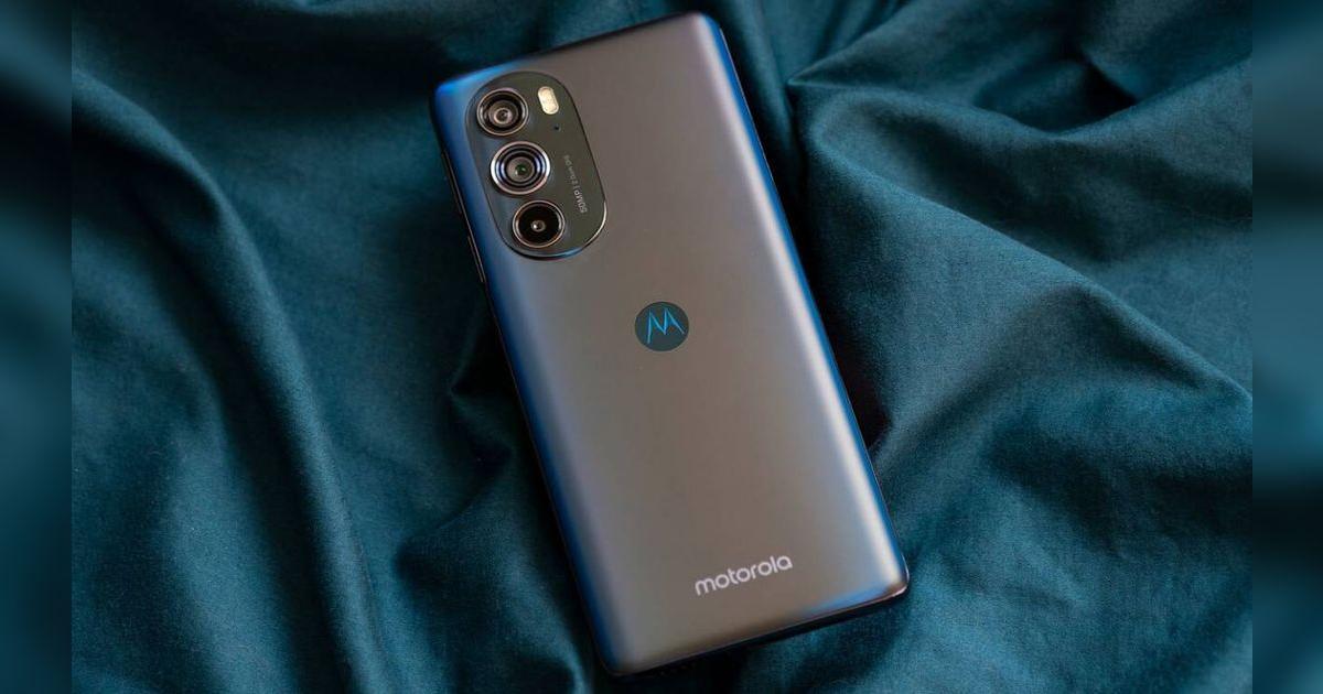 Pese al paso de los años, este Motorola sigue siendo uno de los mejores teléfonos: chip Snapdragon, pantalla OLED y cámaras 4K