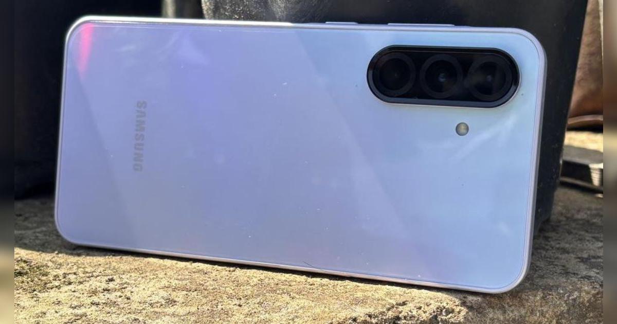 El celular barato con diseño premium, gran pantalla, notable IA, buenas fotos existe: no es el Motorola Edge 60 Fusion