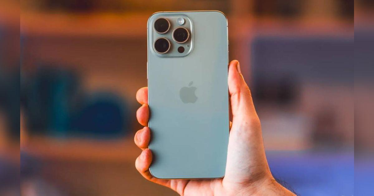 Este iPhone es una JOYA de Apple por su potente procesador, cámaras profesionales 4K y pantalla 120Hz