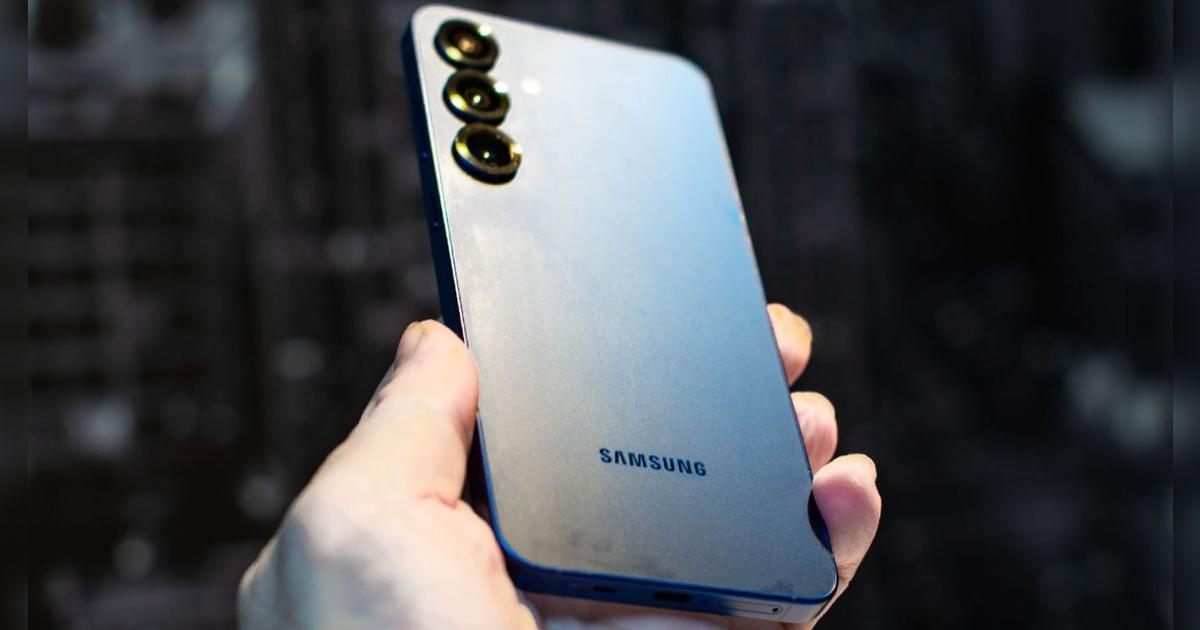 No compres el iPhone 16 Plus, este Samsung es mejor en TODO: pantalla ADMOLED, procesador Elite, 3 cámaras y graba en 8K