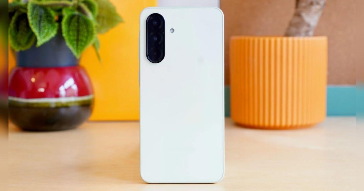 Este Samsung barato tiene mejor IA que el iPhone | Pantalla Super AMOLED, RAM de 8GB, 3 cámaras y anti caídas