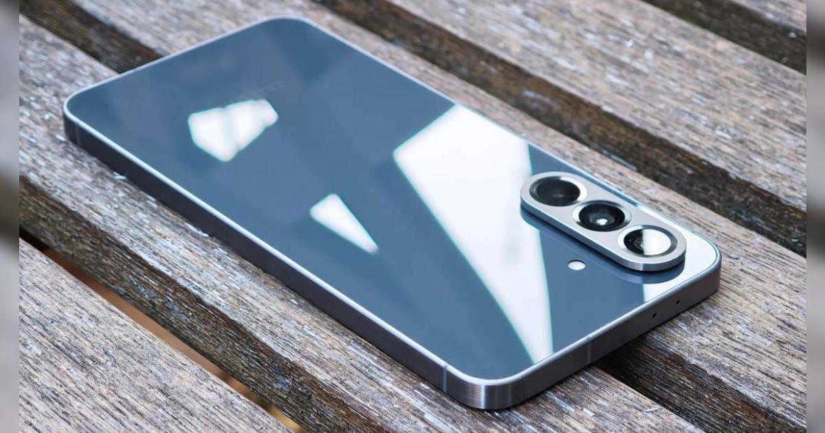 Ya no insistas, Motorola: este es el REY de la gama media | Pantalla super AMOLED, procesador gamer y cámaras PRO