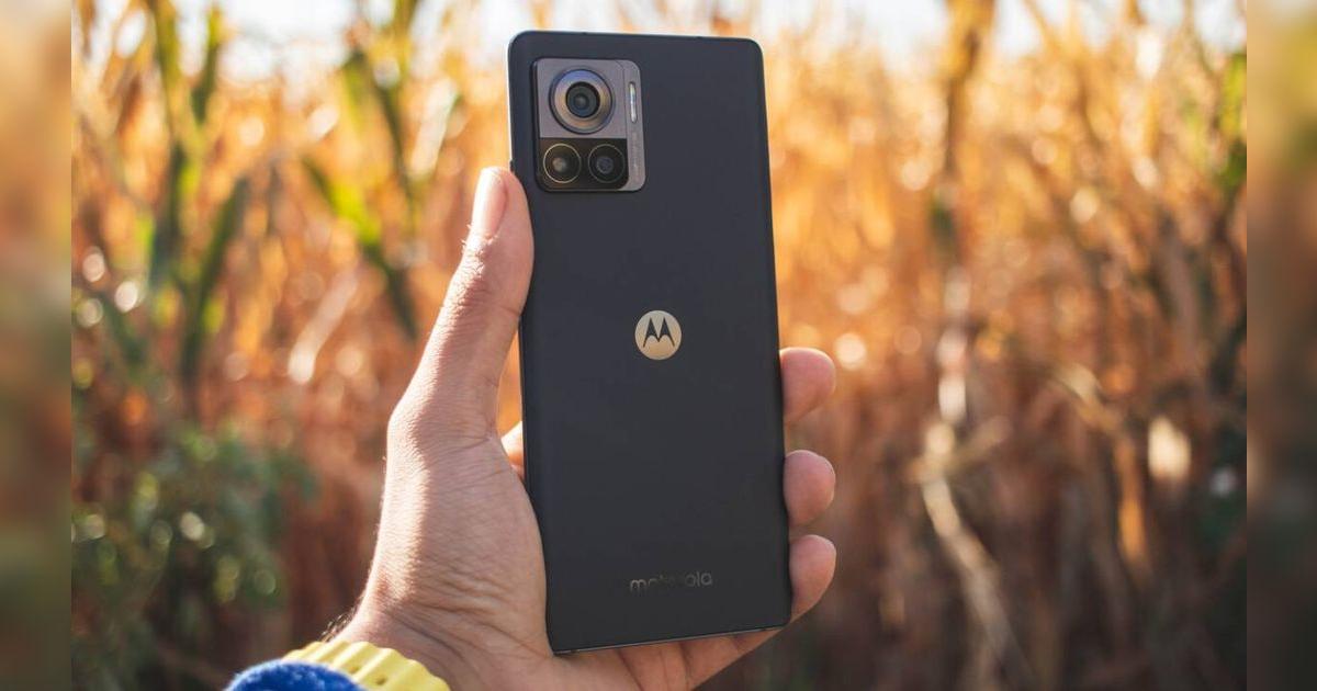 Este Motorola tene la pantalla más fluida del mundo, carga en 8 minutos y es igual de potente que el iPhone 16 Pro