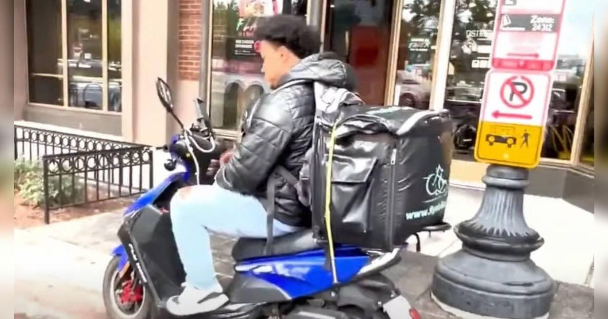 Repartidores hispanos demuestran miedo tras redadas migratorias durante gobierno de Donald Trump