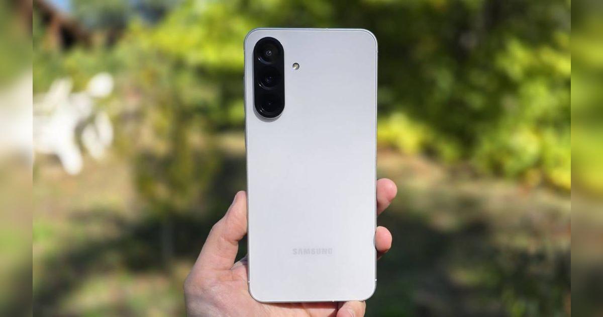 Este teléfono de Samsung es uno de los gama media más potentes y su precio se ha desplomado al mínimo