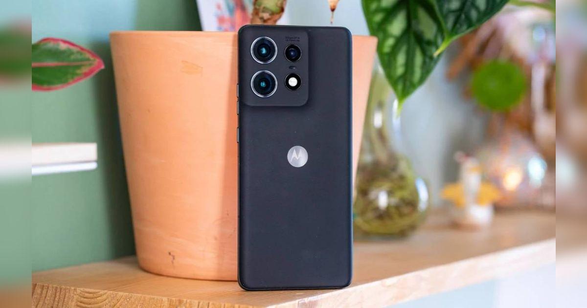 NO compres el Galaxy A56 | Este Motorola es mejor y tiene chip Snapdragon, pantalla 144Hz, 512GB y carga rápida