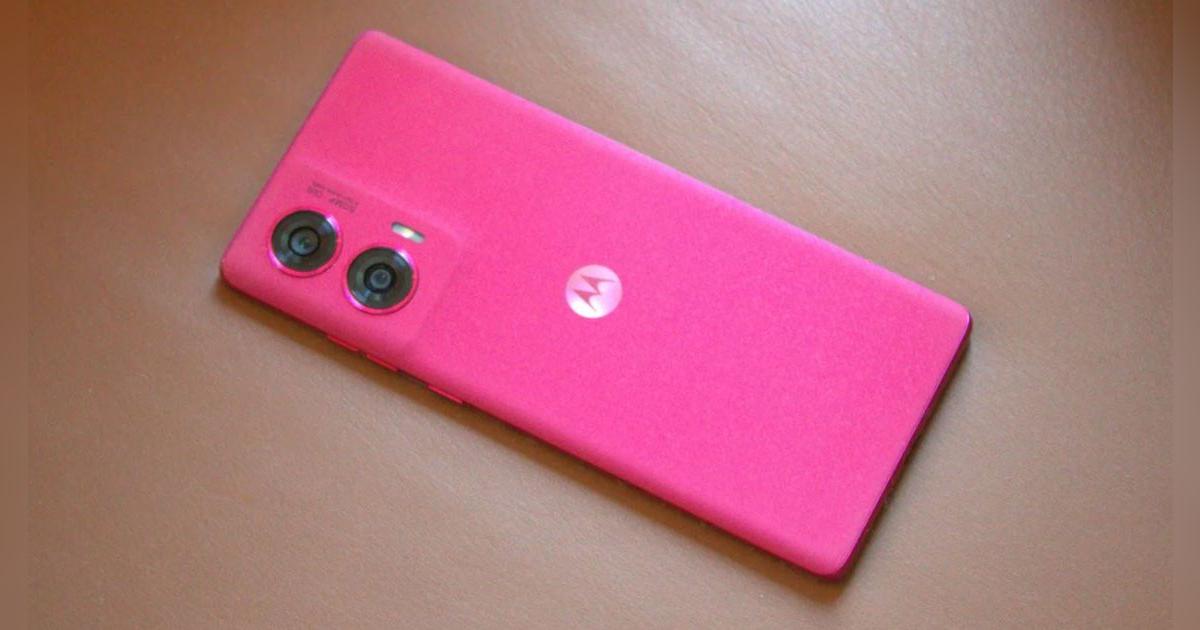 Cuál es el precio de este Motorola con pantalla POLED 120Hz, RAM de 16GB y carga rápida