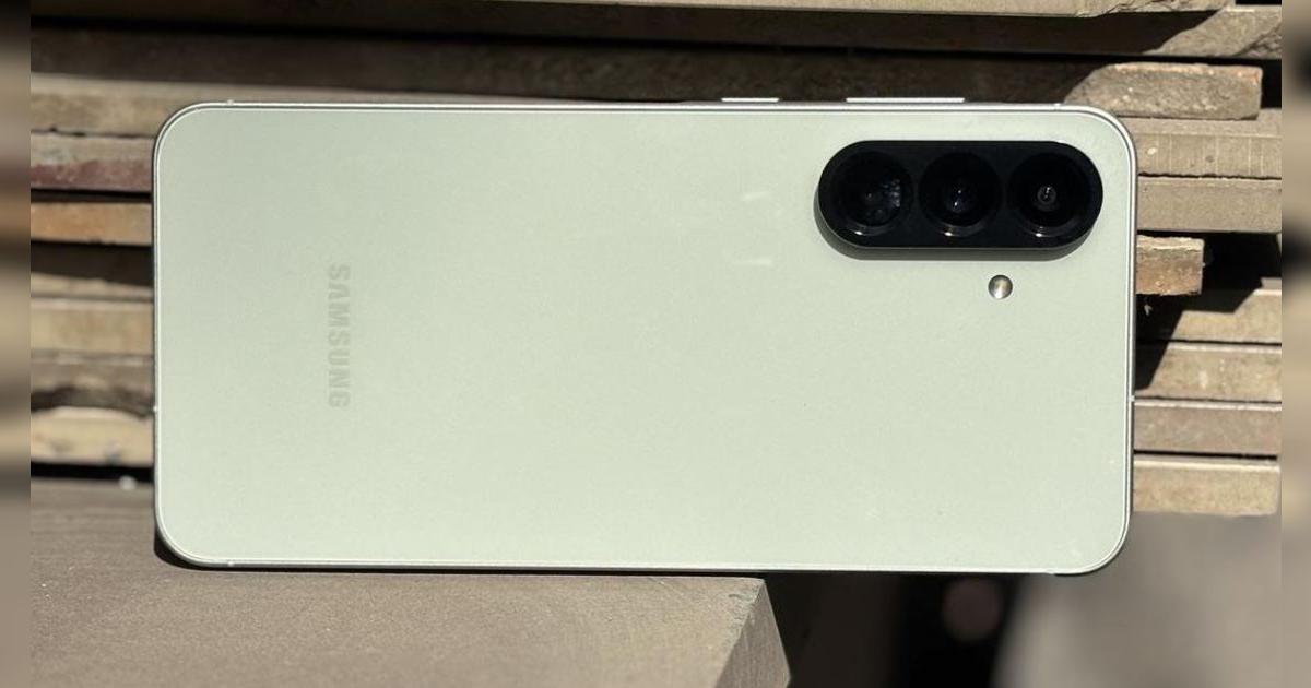 Si buscas potencia y buenas fotos, este Samsung de 1,399 soles es para ti: pantalla Super AMOLED, mucho RAM y video 4K