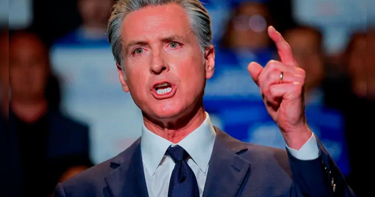 Malas noticias para conductores imprudentes: Gavin Newsom firma ley y estas son las nuevas MULTAS