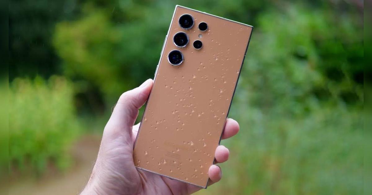 ¿Por qué comprar el nuevo iPhone 17 Pro Max, si este Samsung de titanio tiene 1TB, cámara 8K de 200MP y funciones con IA?