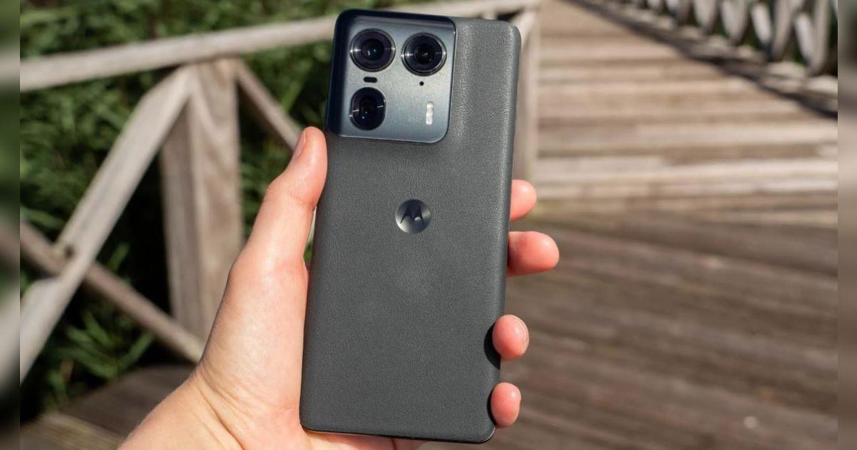 Este Motorola DESTRUYE al Samsung S25 Plus: hecho en MADERA, memoria de 1TB, carga en 20 minutos y pantalla POLED