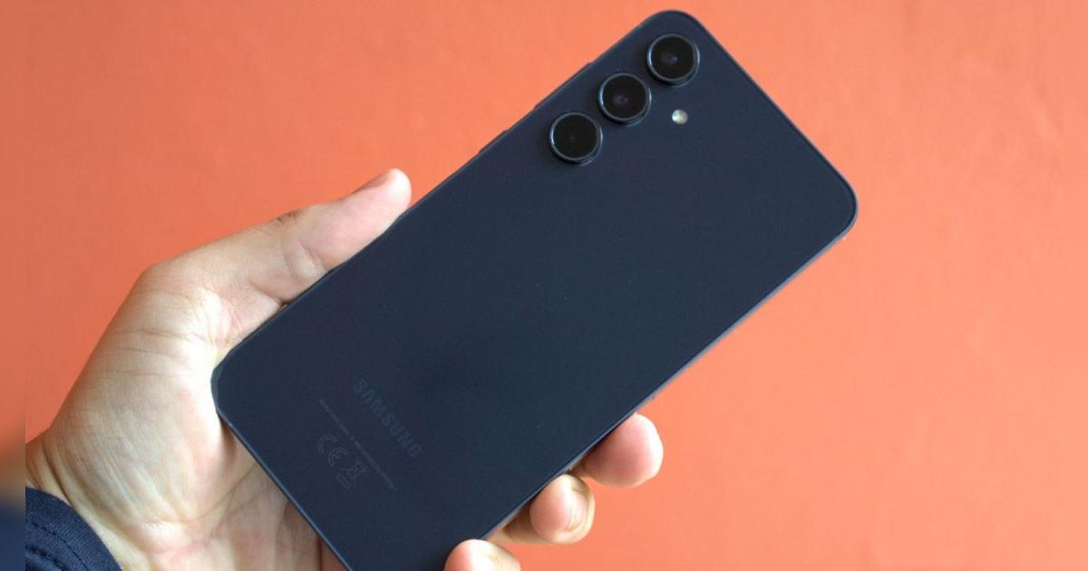 Motorola no supera a este Samsung líder en la gama media: pantalla Super AMOLED, RAM de 8GB y triple cámara