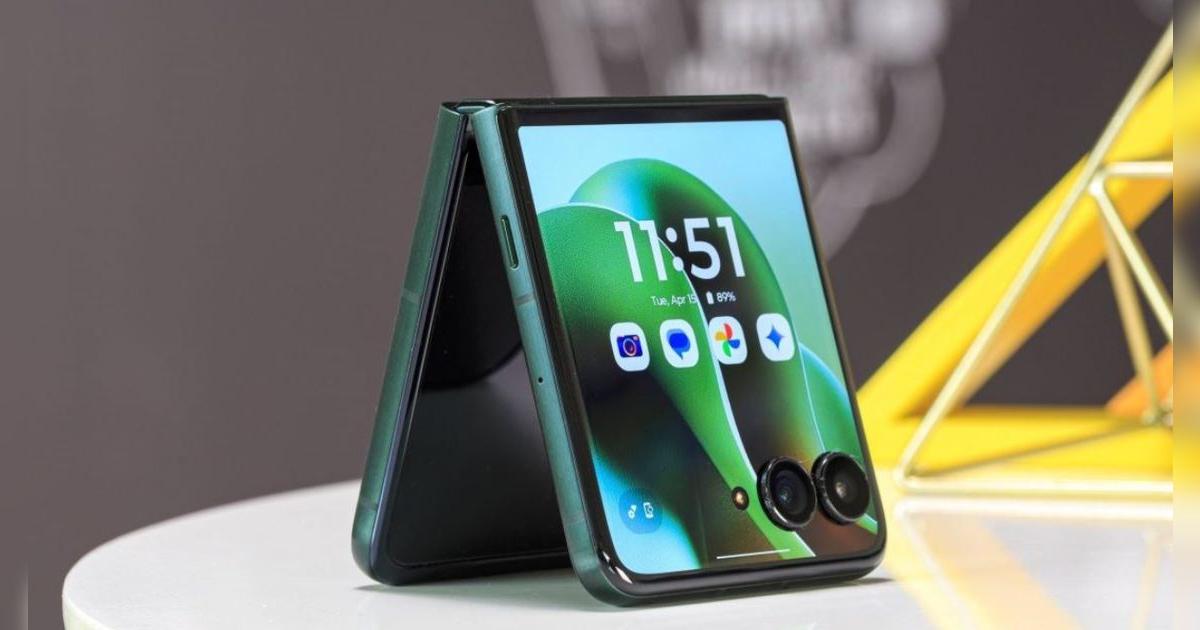 Este Motorola es más premium que el Samsung S25 Ultra: tiene DOBLE pantalla, procesador ELITE y RAM de 32GB