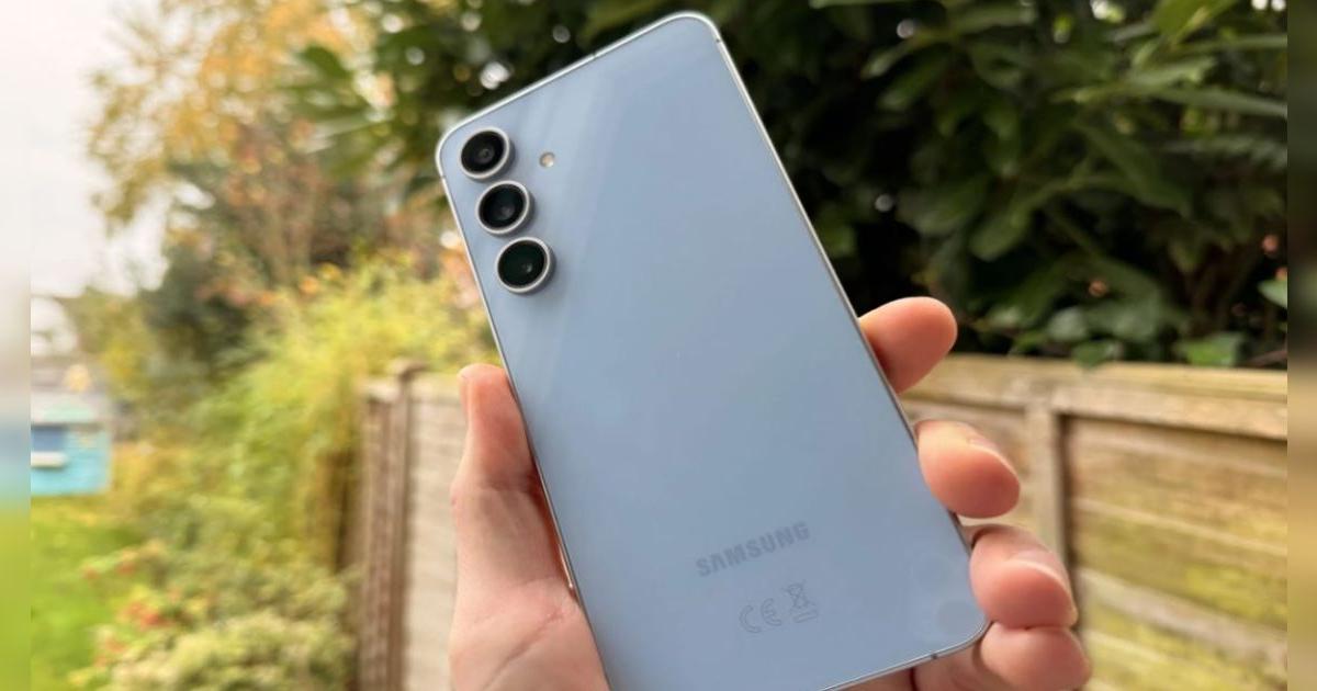 Samsung demostró que un gama alta BARATO es posible: pantalla AMOLED, Galaxy AI, tres cámara PRO y video en 8K