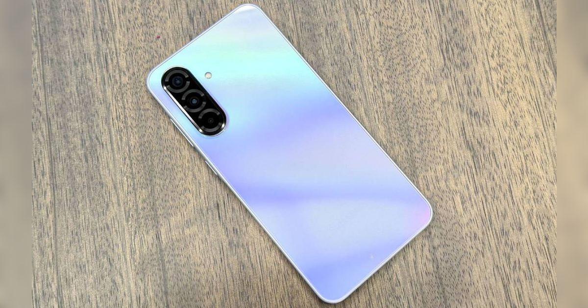 No necesitas comprar el Galaxy A56: su 'hermano menor' es más potente, tiene pantalla AMOLED y cámaras 4K