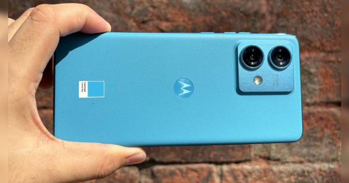 Este Motorola te hará olvidar a Samsung: pantalla POLED de 144Hz, RAM de 12GB, es acuático y está barato