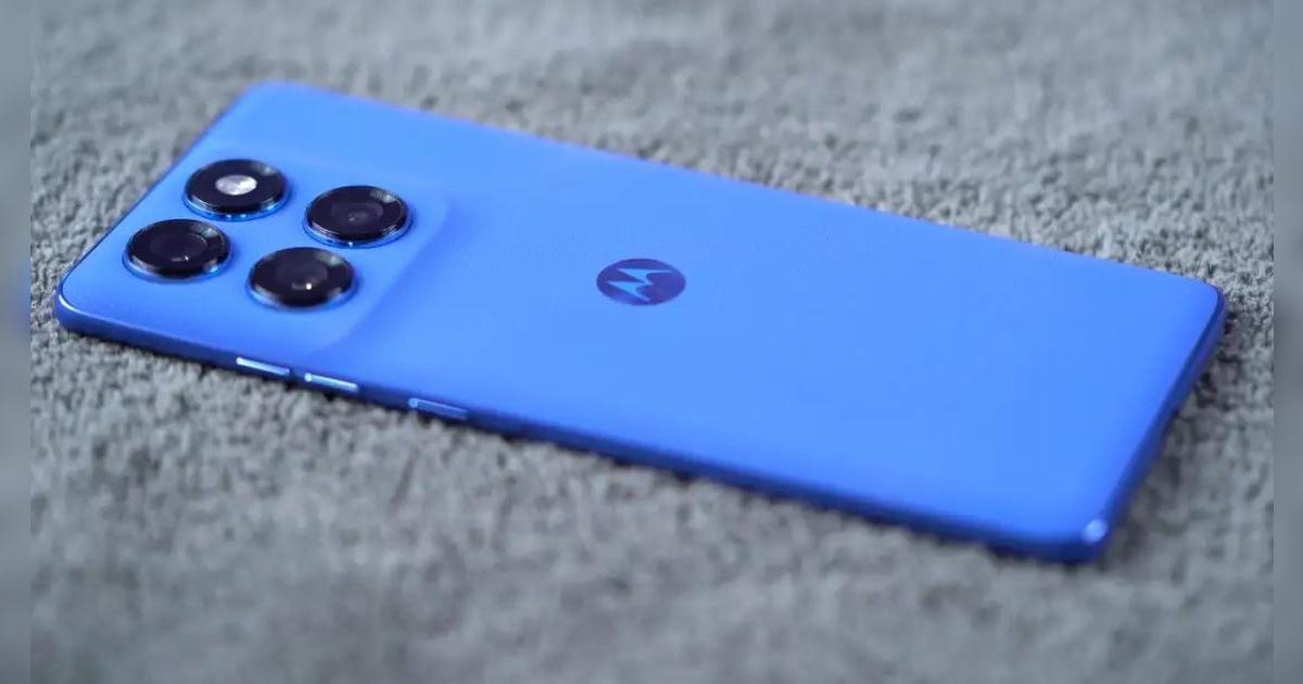 Cuesta la mitad que el iPhone 16 Plus con mejor pantalla, batería enorme que carga en minutos y procesador más rápido