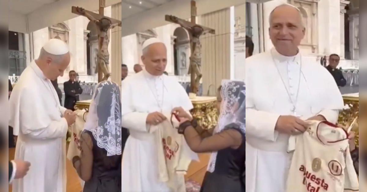 Papa León XIV firmó y posó con la camiseta de Universitario e hinchas se emocionan: 