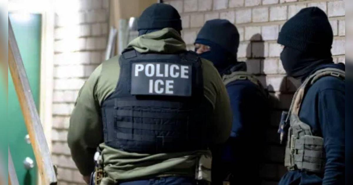Vecinos defienden a trabajadores de ser arrestados por agentes federales del ICE en Nueva York