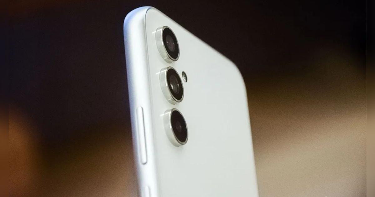 Este celular Samsung de precio bajo es más poderoso que el Motorola G35: 1TB almacenamiento, cámara 50 MP y batería 5000 mAh