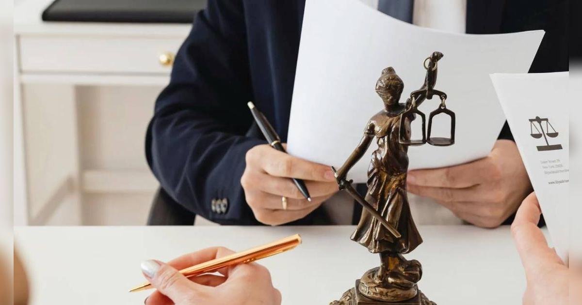 Lo que debe saber todo inmigrante indocumentado: así puedes conseguir un abogado gratuito o a bajo costo