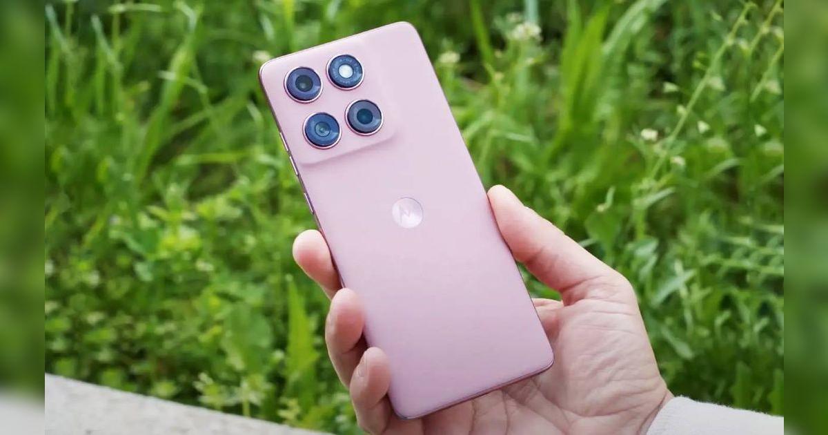 Este Motorola acuático no tiene nada que envidiarle al Galaxy S25: pantalla FullHD+, 24GB de RAM, 5200 mAh y carga veloz