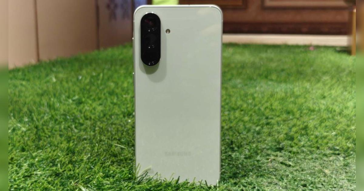 Samsung y su gama media potente a precio de regalo: pantalla Super AMOLED, diseño elegante, gran software y es acuático