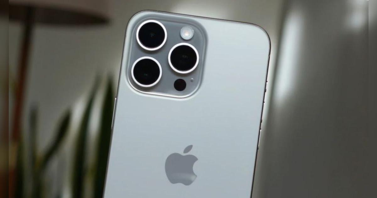 Por qué comprar el iPhone 17 Pro Max si este Apple ofrece casi lo mismo, pero a menor precio: pantalla OLED y video 4K