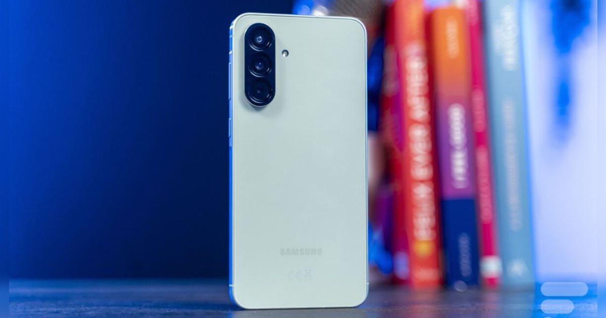 El mejor gama media es este Samsung por buenas razones: actualizaciones, gran pantalla y fotos PRO