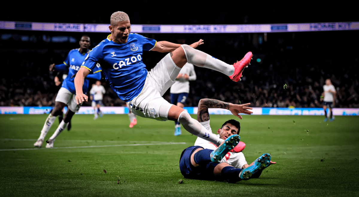 Now they are teammates! Richarlison and Cuti Romero meet again after the kick.