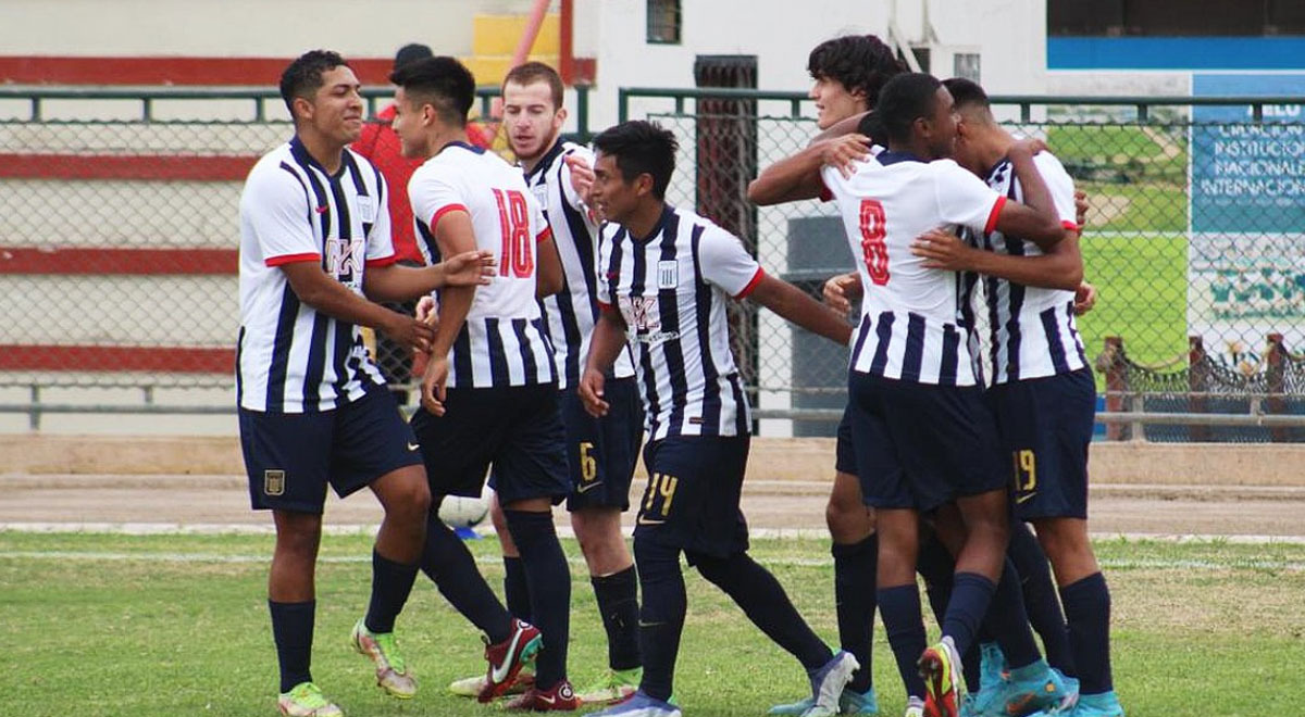 Alianza Lima vs. Universitario: Carlos Montoya anotó el primero para los blanquiazules