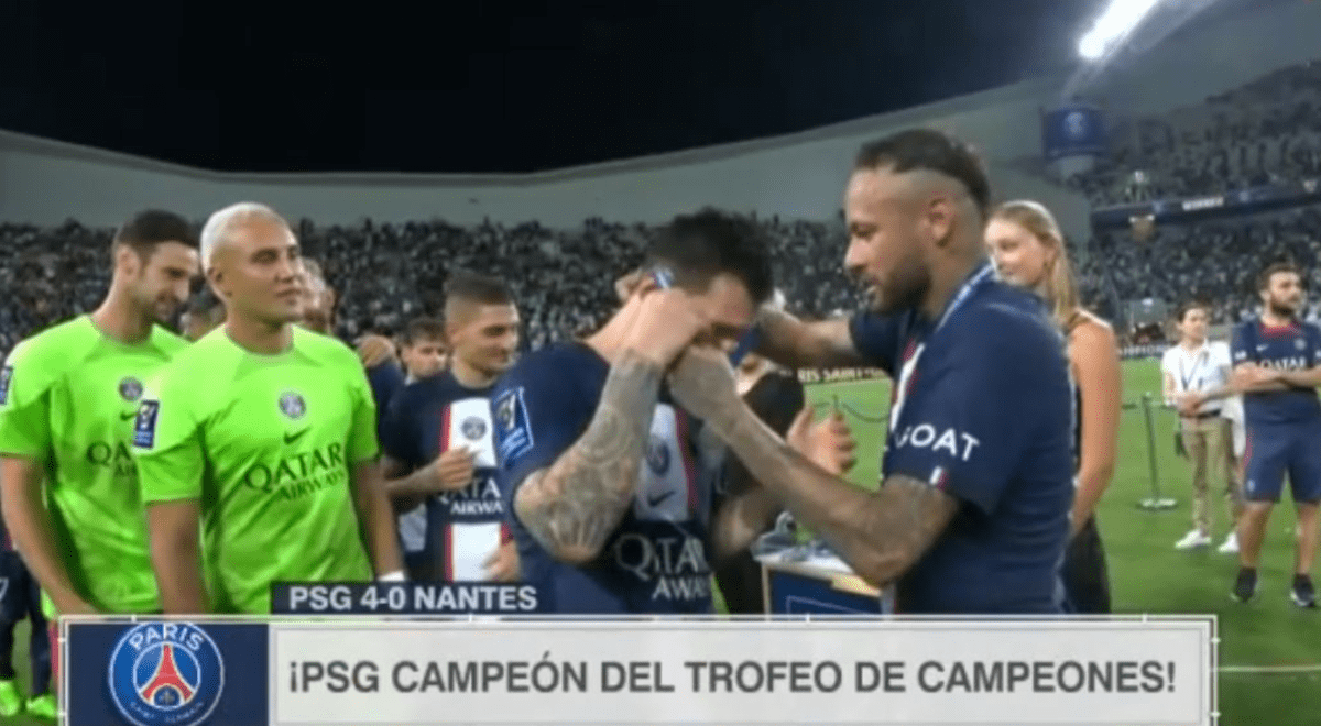 'Ney' multifacético: Neymar dio las medallas de campeón a sus compañeros del PSG