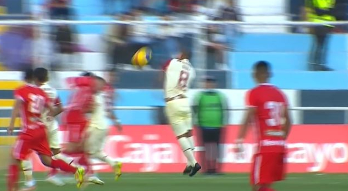 Quina evitó clara ocasión de gol de Cienciano con la mano, pero el árbitro decidió córner
