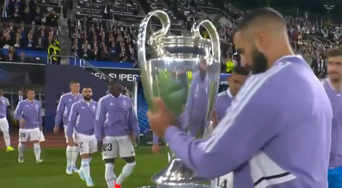 ¿Qué pasó con el trofeo? La copa de la Champions League lució maltratada