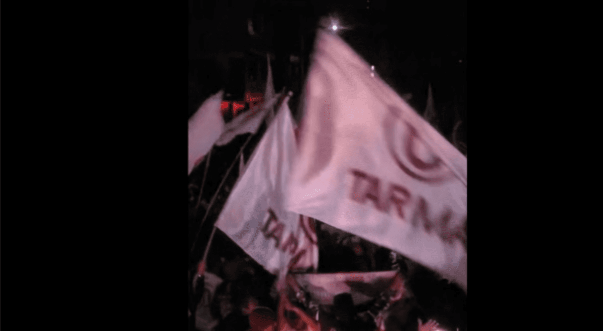 Universitario: Cremas fueron recibidos en Tarma con increíble banderazo