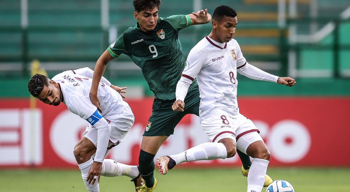 Bolivia made its debut in the South American U20 Championship with a 1-0 victory against Venezuela.