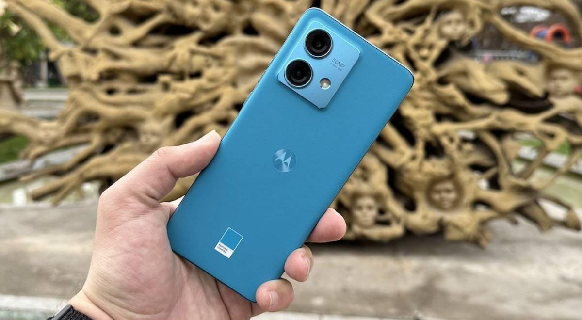 No hay mejor teléfono barato que este Motorola de 'cuero' que tiene 12GB de RAM, 256GB y cámara 4K con OIS
