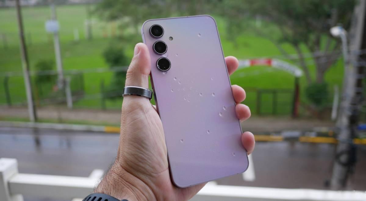 ¿Por qué comprar el Galaxy A56 si este Samsung es igual de potente, tiene cámara 4K y cuesta menos?