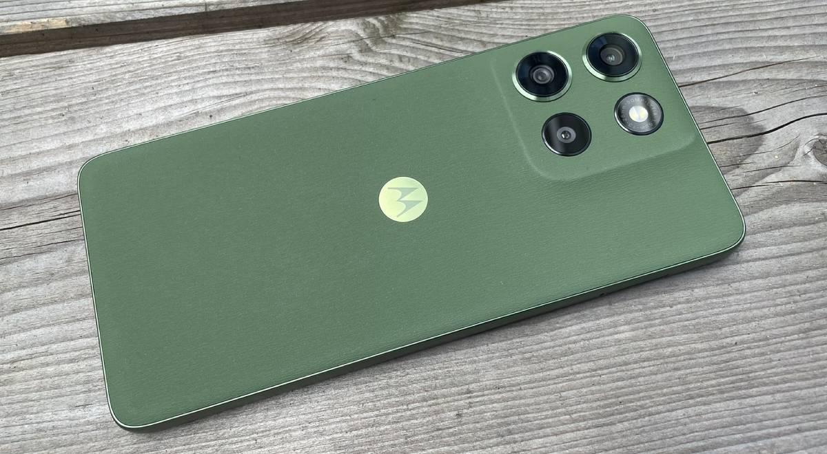 Este Motorola es el teléfono 'GAMER' más barato: 24GB de RAM, pantalla 120Hz, 5200 mAh y procesador TOP