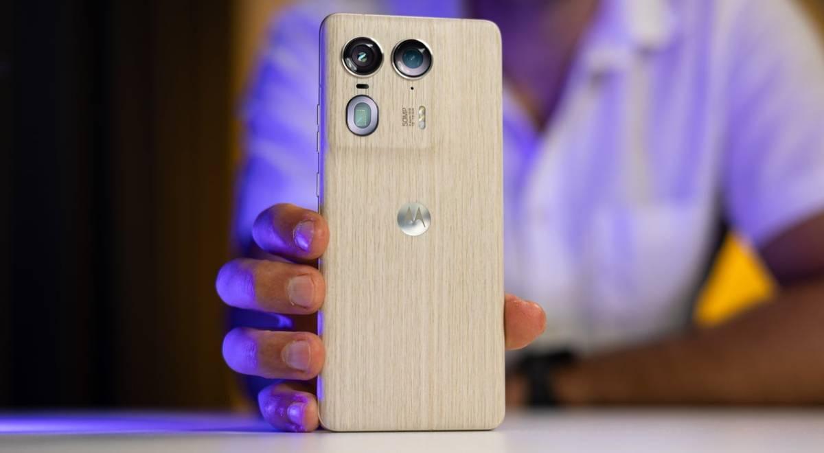 Este Motorola es superior al iPhone 17 Pro: pantalla 144Hz, chip Snapdragon, 1TB, cámaras 4K y carga en 8 minutos