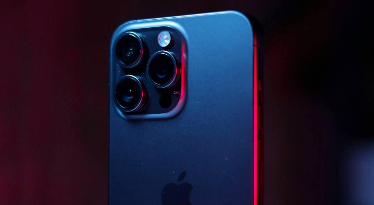 Armadura de TITANIO, chip Bionic A18 Pro y cámaras 4K de nivel cine: este iPhone cuesta menos que el iPhone 17 Pro Max