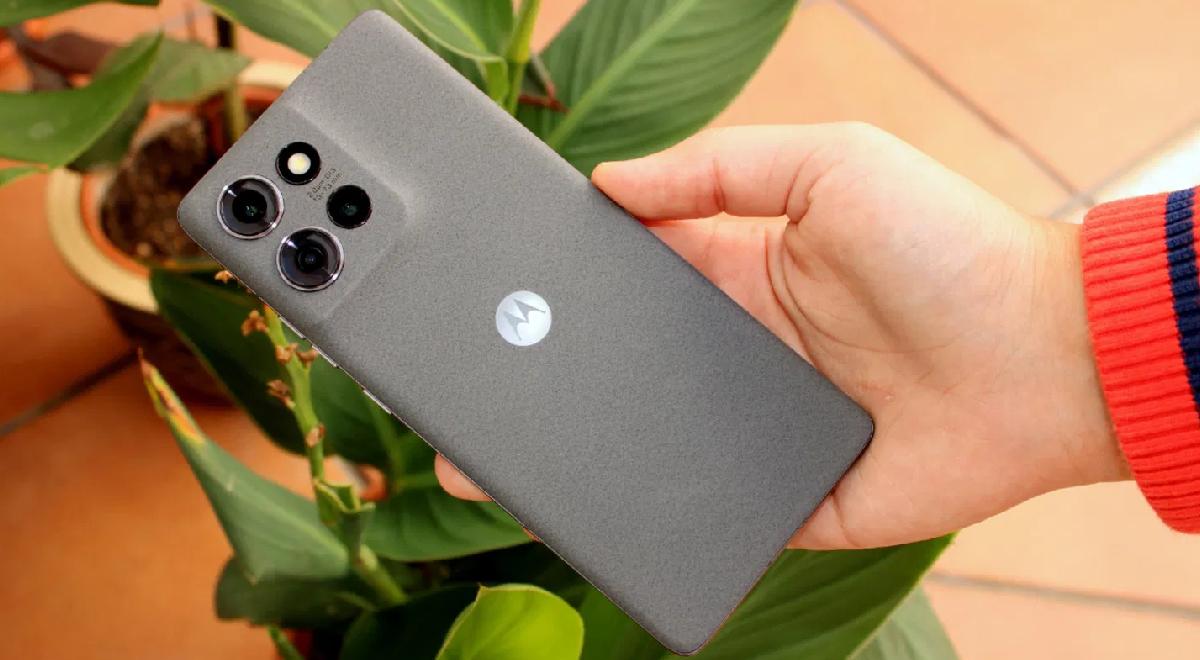 Este Motorola te hará olvidar al iPhone 17: cuerpo de cuero, pantalla 1.5K, procesador Snapdragon, 512GB y batería INFINITA
