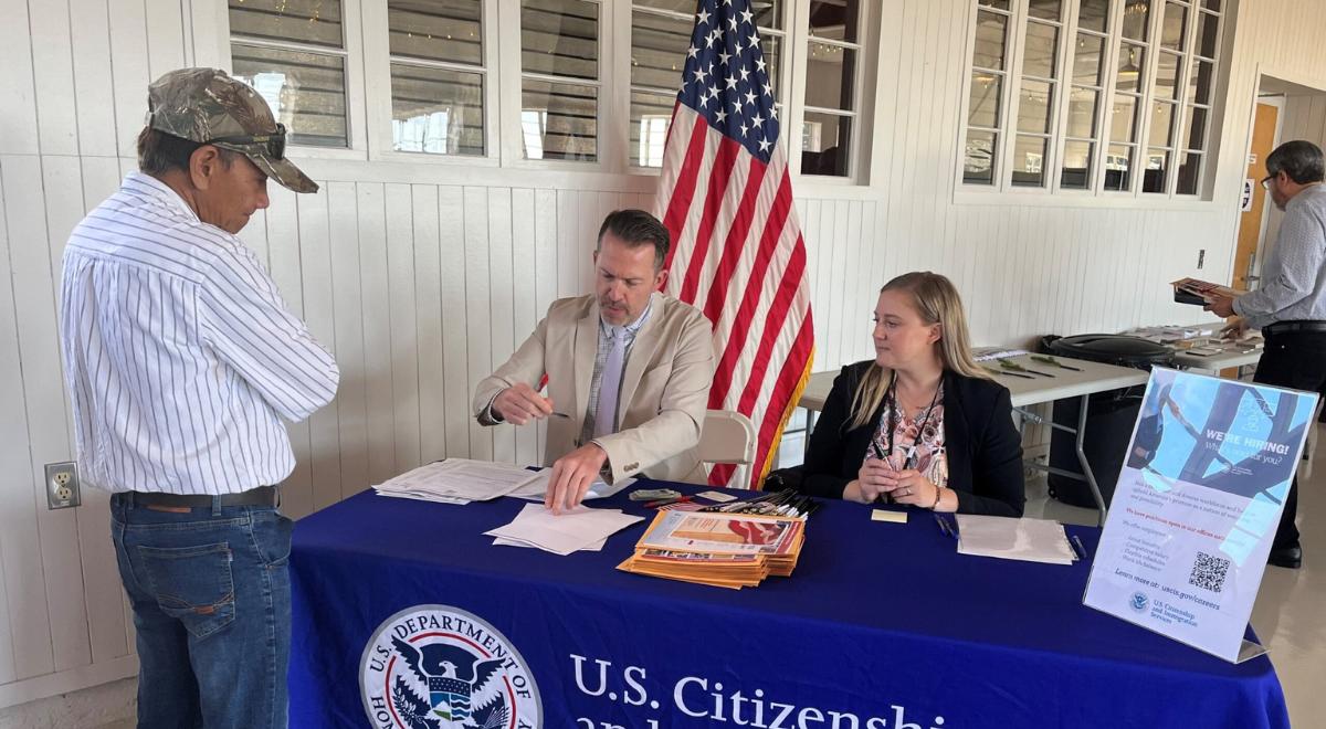 MALA noticia para inmigrantes: USCIS endurece requisitos para obtener la ciudadanía en EE. UU.