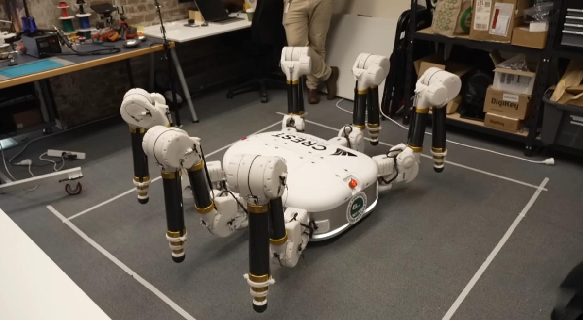 Este ROBOT 'Araña' será el TERROR de los albañiles: puede construir una casa de 200 metros en un día