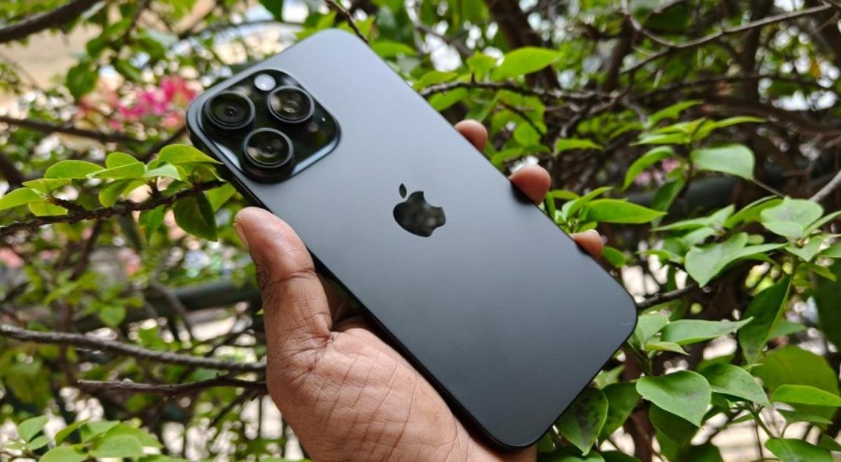 Procesador TOP, triple cámara 4K y ARMADURA de Titanio: este iPhone supera al 17 Pro Max y cuesta la mitad