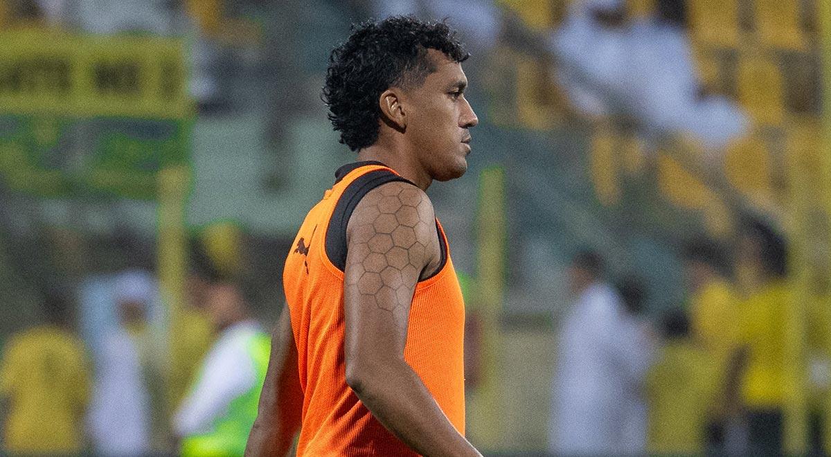 Renato Tapia fue separado del equipo titular a poco de jugar su partido con Al Wasl, ¿Qué pasó?