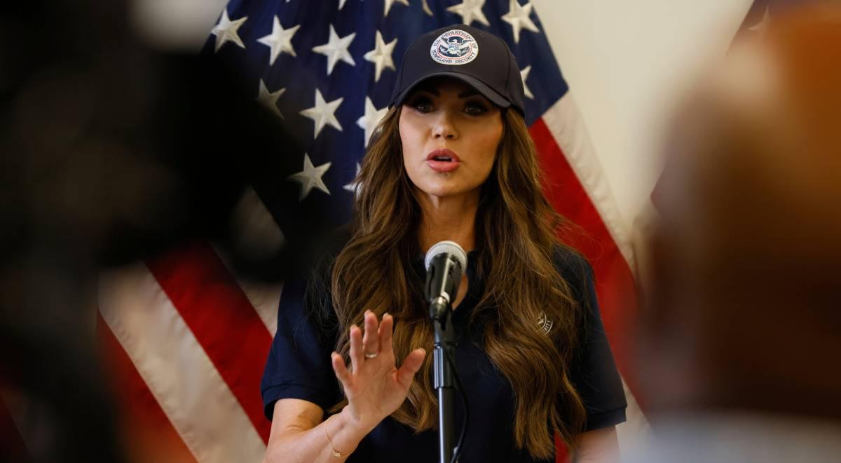 ALERTA con Kristi Noem, inmigrantes: esta es su DURA ADVERTENCIA que involucra a operativos de ICE