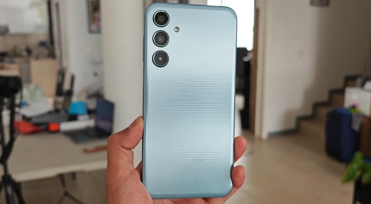 El mejor teléfono de Samsung NO es el S25 Ultra: pantalla FullHD+, 6000 mAh de batería y 1TB por un precio bajo